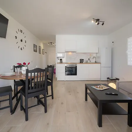 Lanzahost Carmenes Wellness Апартаменты *