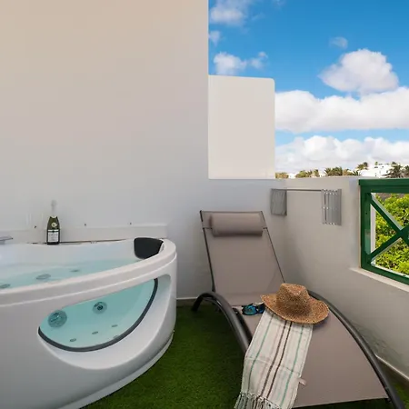 Апартаменты Lanzahost Carmenes Wellness Коста-Тегисе